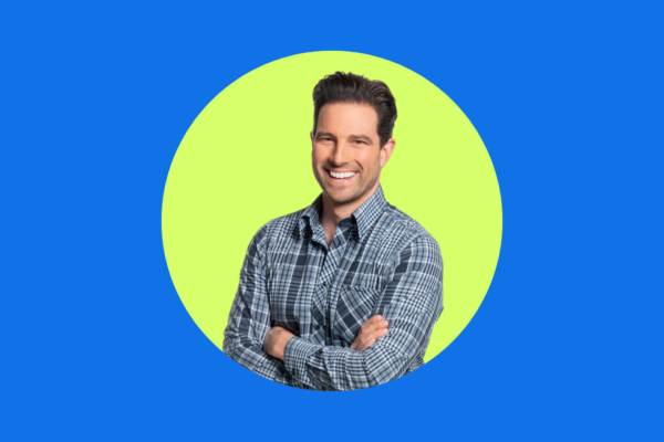 Image of speaker Scott McGillivray centered within a yellow circle that contrasts against a blue background.