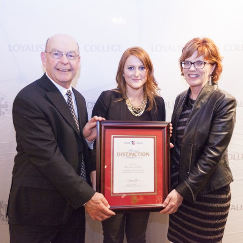 Brooke Miller receives an Alumni Distinction Award from Alumni Association President Richard Beare and Loyalist College President and CEO Maureen Piercy