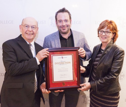 Shawn Patriquin receives an Alumni Distinction Award from Alumni Association President Richard Beare and Loyalist College President and CEO Maureen Piercy