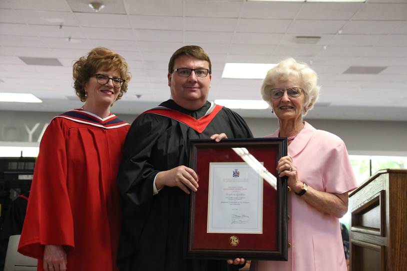 Loyalist President and CEO Maureen Piercy, left, and Mrs. Donna O’Neil, right, presented Mr. Stephen Gaskin, a 1985 graduate of the Real Estate Assessment, Appraisal and Management program at Loyalist, with the Hugh P. O’Neil Outstanding Alumni Award 