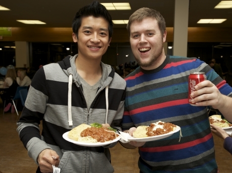 Alumni Association Hosts Spaghetti Dinner for Loyalist Students
